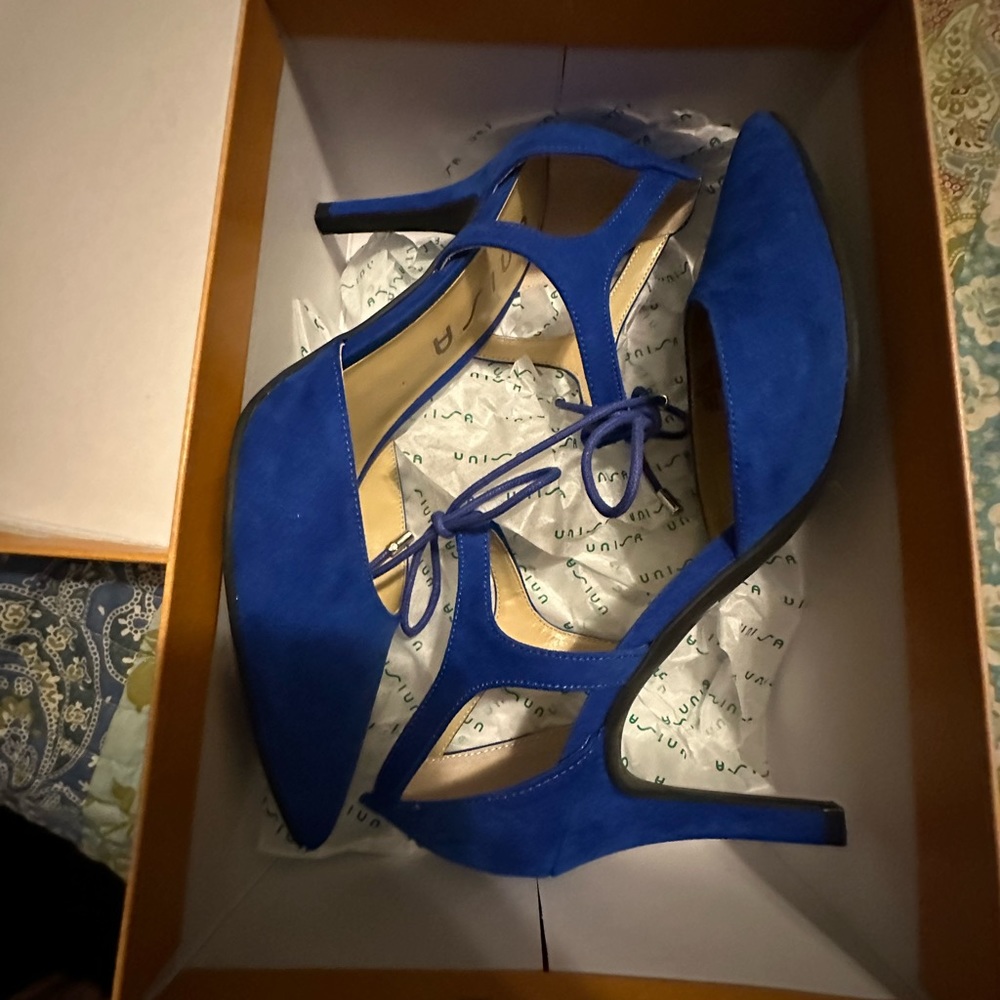 Unisa high heel sexy shoe.Size 9.Worn for 2 hours to dinner. Still in box.